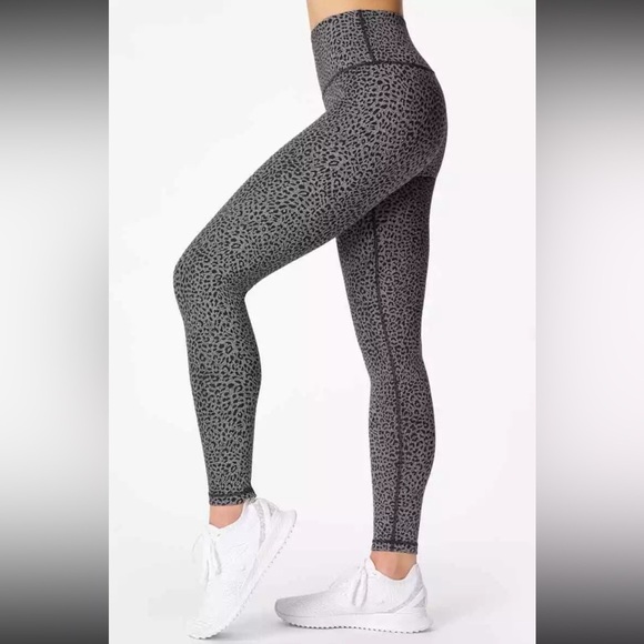 Sweaty Betty Flatter Me Jacquard Gray Leopard Print High Waist Leggings Size S - Picture 3 of 10